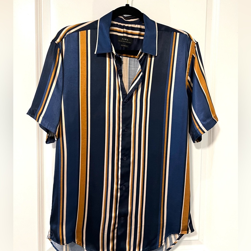 Zara Men’s Satin Striped Navy Blue / Yellow Short Sleeve Button Down Shirt Small